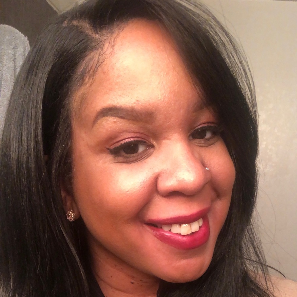 Meet your Posher, Monique